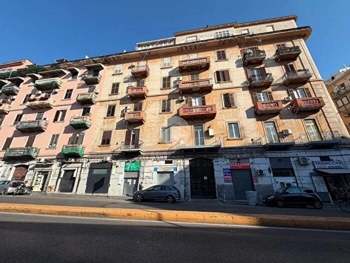 Appartamento trilocale in vendita in Calata Capodichino, Napoli