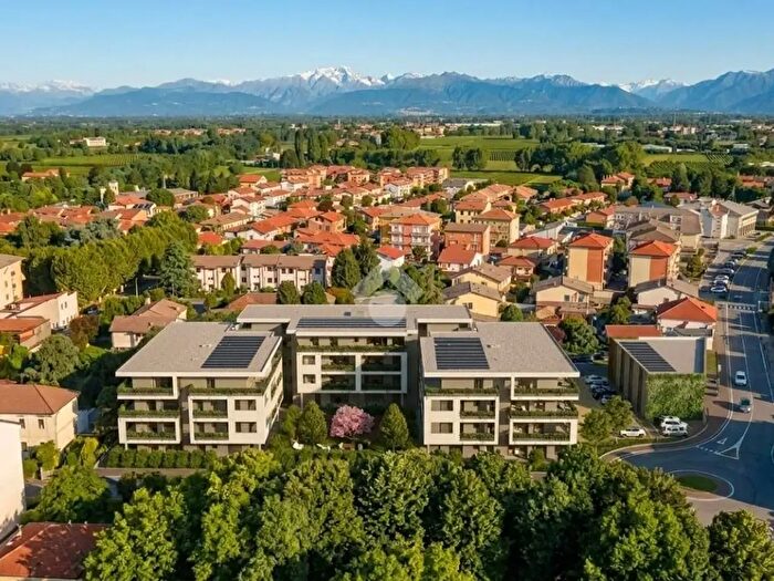 Appartamento quadrilocale in vendita in Via Adua, Robecco Sul Naviglio
