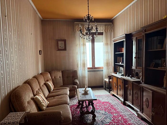 Appartamento con 6 locali in vendita in Piacenza