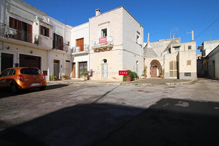 Appartamento quadrilocale in affitto in Piazza Sacro Cuore, Cisternino