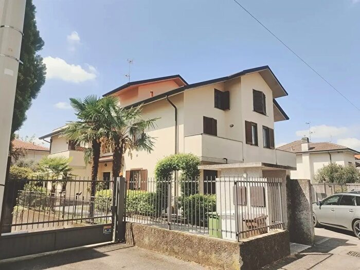 Appartamento trilocale in vendita in Via Milano, Canegrate