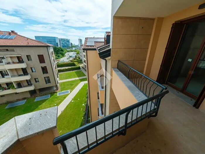 Appartamento trilocale in vendita in Via Bazzana Inferiore, Assago