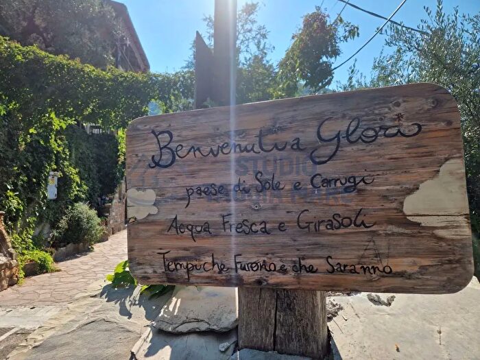 Casa con 10 locali in vendita in Via Roma, Molini Di Triora