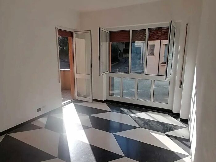 Appartamento trilocale in affitto in Savona