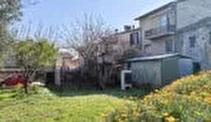 Appartamento con 6 locali in vendita in Immobile con Due Appartamenti Garage E Giardino Troviggiano Troviggiano, Cingoli