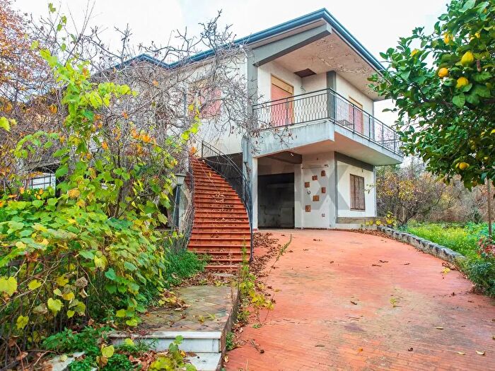 Casa con 7 locali in vendita in Via Gian Lorenzo Bernini, Trecastagni