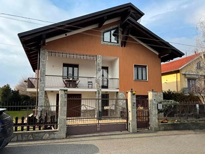 Casa con 10 locali in vendita in Via Goldoni, Rivalta Di Torino