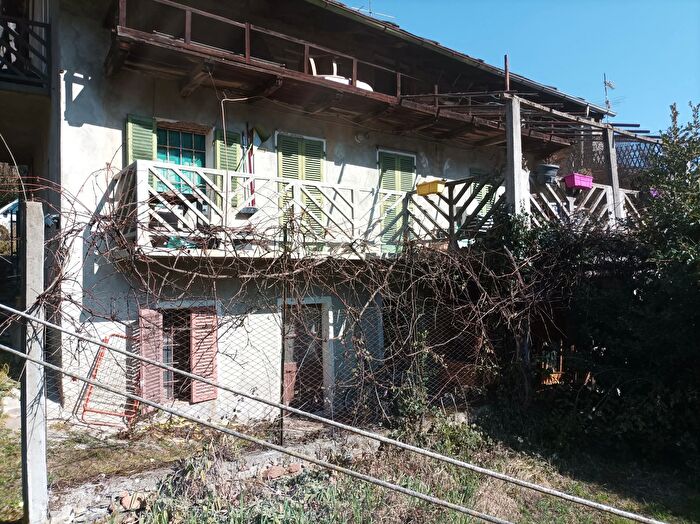 Casa con 6 locali in vendita in Borgata Serre, Roure