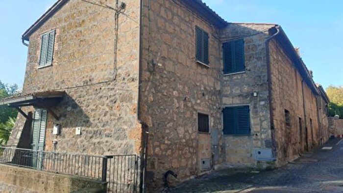 Casa quadrilocale in vendita in Porano