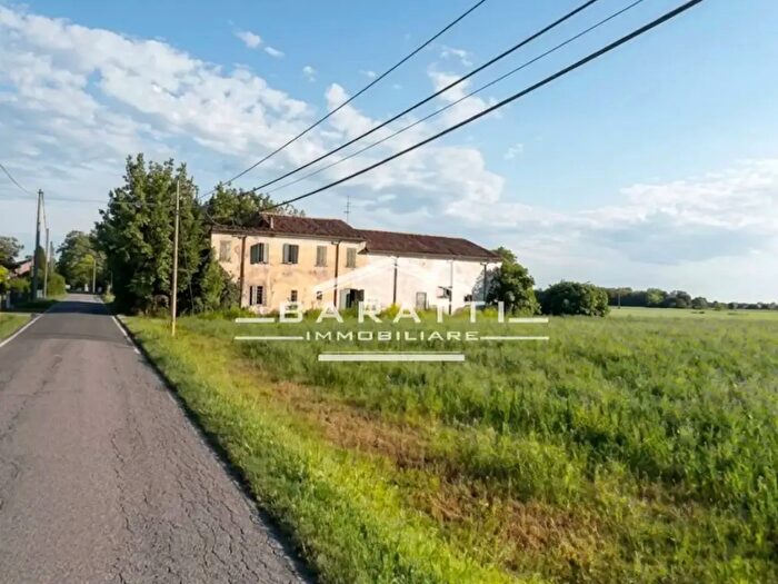 Casa con 7 locali in vendita in Suzzara
