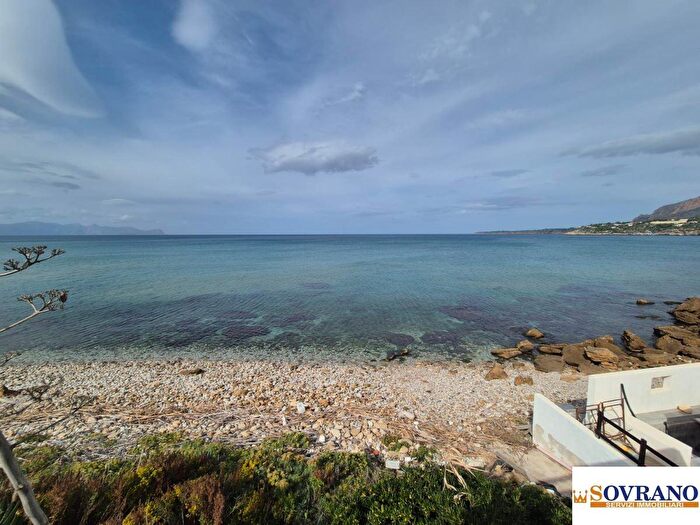 Casa quadrilocale in vendita in Trappeto