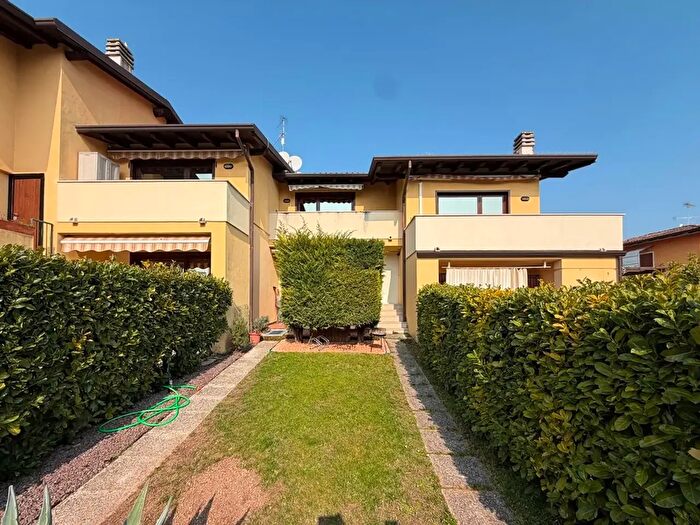 Appartamento bilocale in vendita in Via Guash, Puegnago Sul Garda