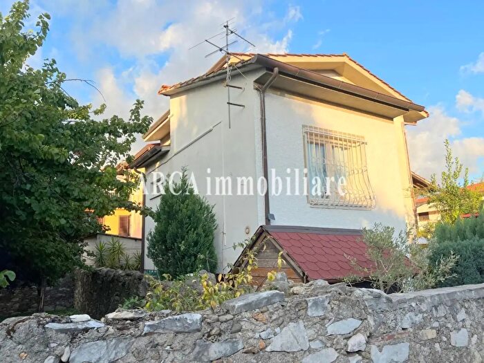 Casa quadrilocale in vendita in Pietrasanta