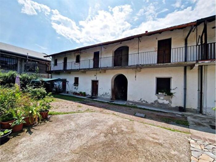 Casa con 6 locali in vendita in Contrada San Bartolomeo, Cocquio Trevisago
