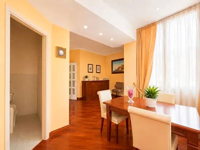 Appartamento trilocale in vendita in Via Maurizio De Vito Piscicelli, Napoli