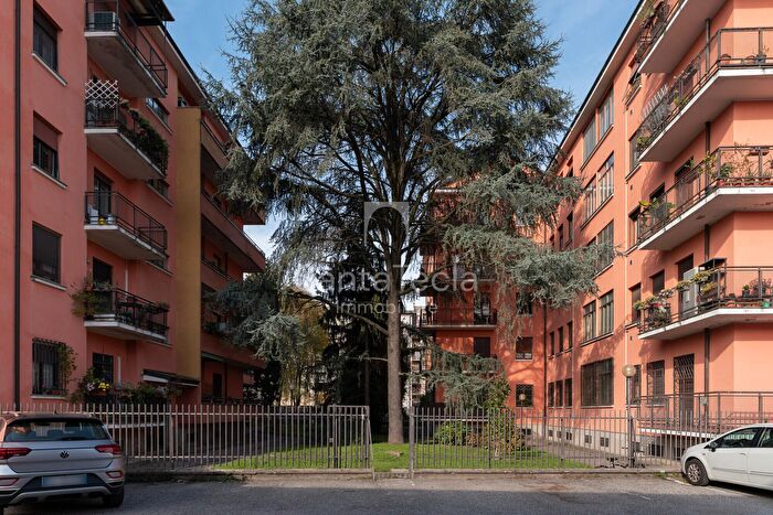 Appartamento quadrilocale in vendita in Via Verro, Milano