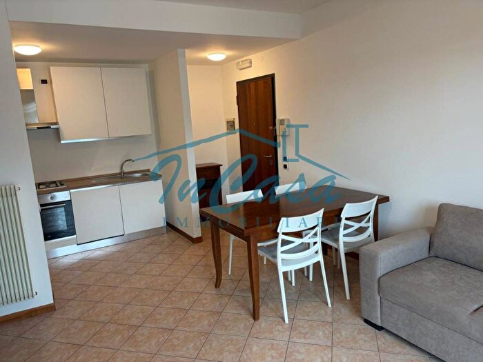 Appartamento trilocale in affitto in Via dei Novale, Centro, Noale