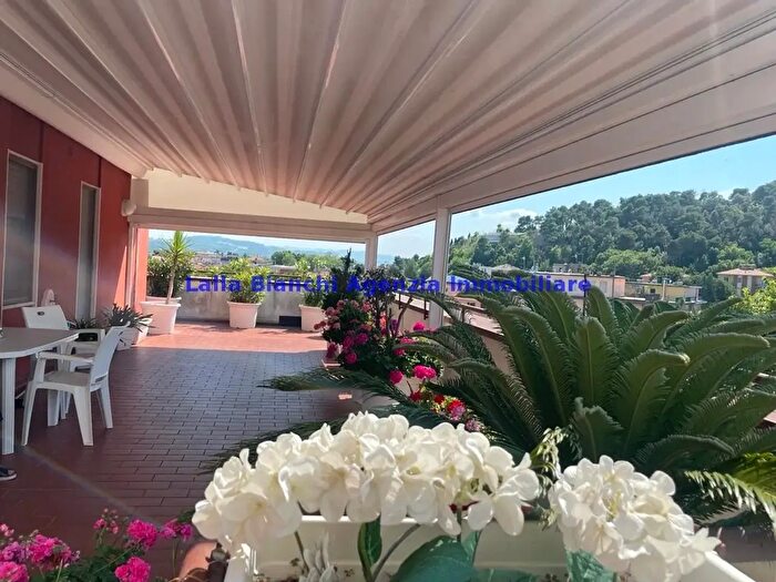 Appartamento con 5 locali in vendita in Via Gattoni, Pesaro
