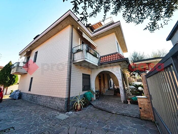 Appartamento trilocale in vendita in Via Ponchielli, Paderno Dugnano