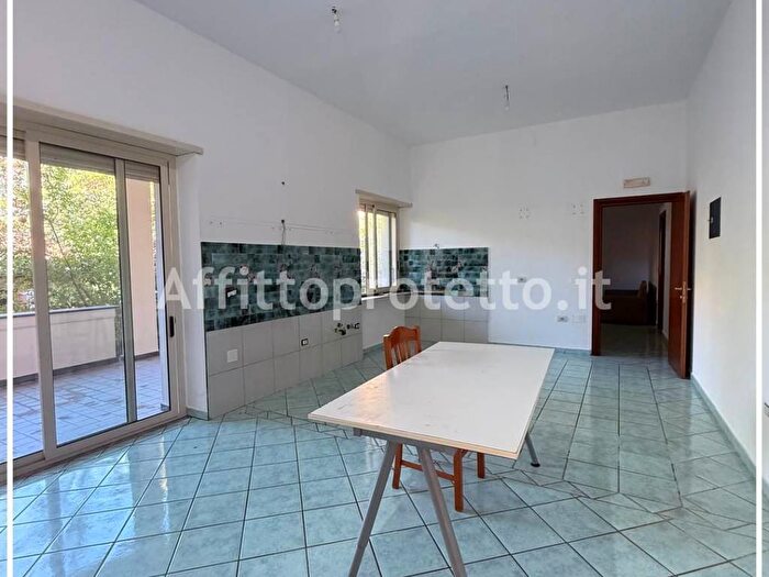 Appartamento con 5 locali in affitto in Via Appia, Centro, Minturno
