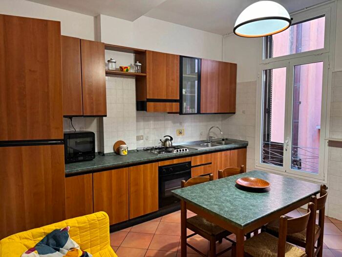 Appartamento trilocale in affitto in Via Luigi Zamboni, San Vitale, Bologna