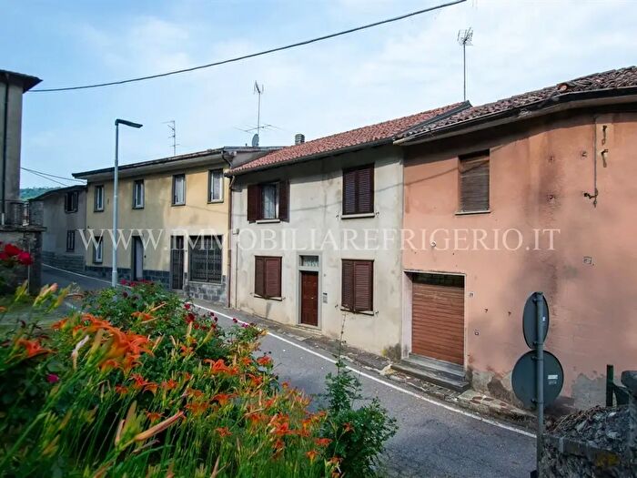 Casa con 6 locali in vendita in Torre De' Busi