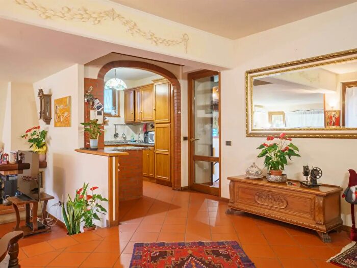 Casa con 10 locali in vendita in Montecatini Terme
