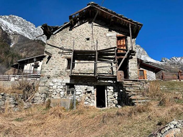 Casa con 5 locali in vendita in Frazione Chez Les Chenaux, Oyace