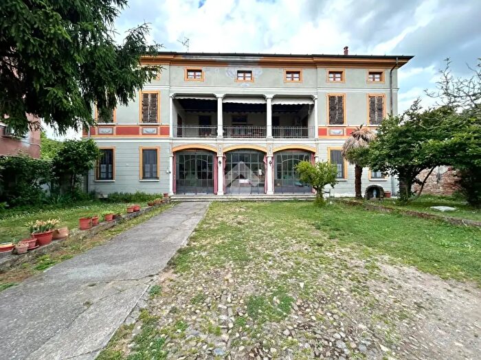 Casa con 5 locali in vendita in Via G Mazzini, Dello
