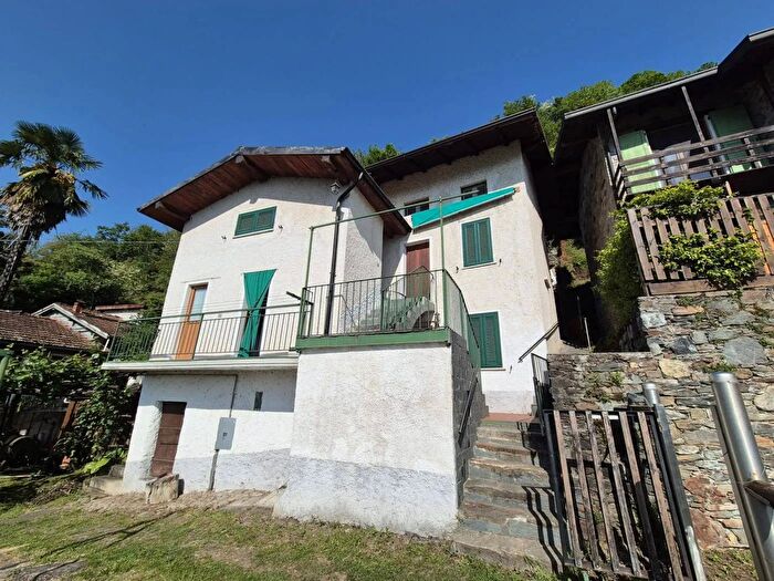 Casa con 5 locali in vendita in Via Provescio Dubino, Dubino