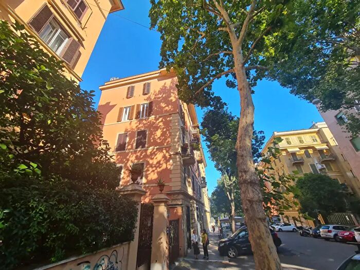Appartamento trilocale in affitto in Viale Glorioso, Roma