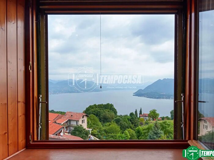 Appartamento trilocale in vendita in Via Vittorio Emanuele, Stresa