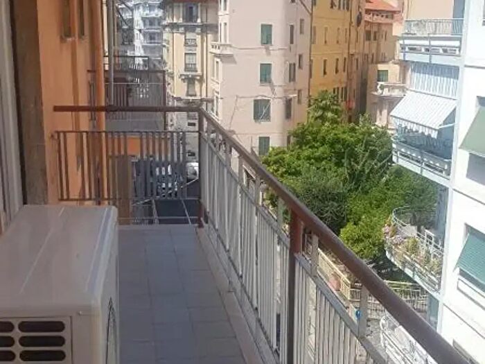 Appartamento trilocale in affitto in Via Alessandro Volta, Sanremo