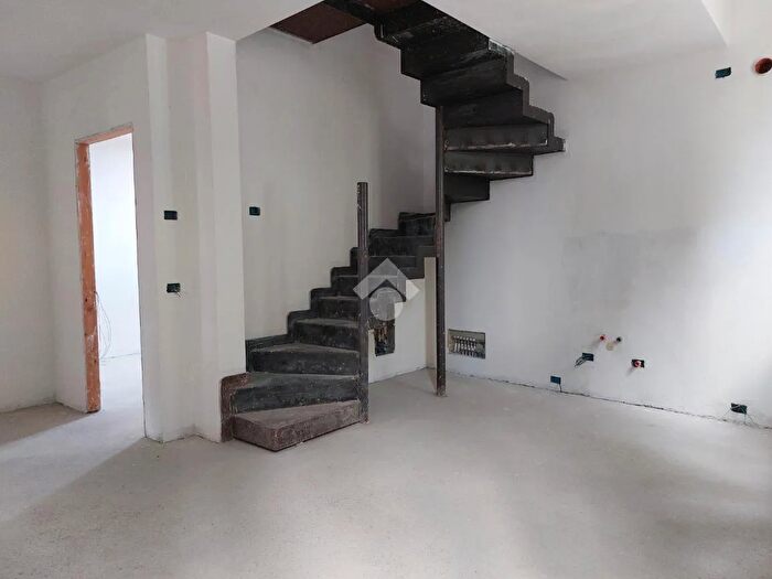 Appartamento trilocale in vendita in Via Piangipane, Ferrara