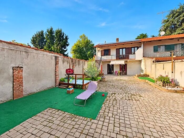 Casa quadrilocale in vendita in Via P Bosio, Rondissone