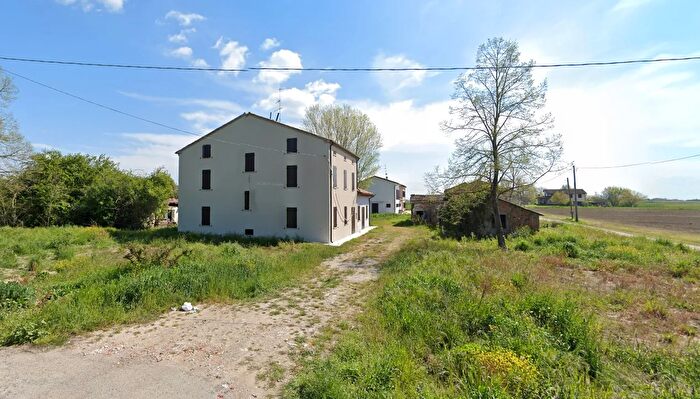 Casa con 6 locali in vendita in Via Chiavica, San Possidonio