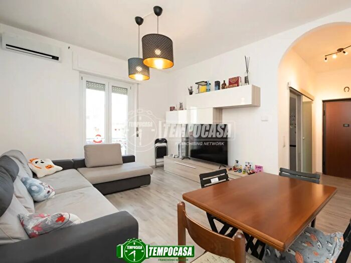Appartamento trilocale in vendita in Via Adamello a, Gessate