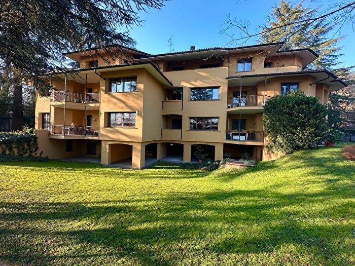 Appartamento con 11 locali in vendita in Via Rovani, Monza