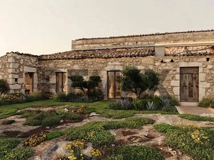 Casa con 12 locali in vendita in Cda Crocilla Snc, Comiso
