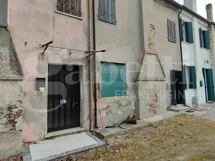 Casa quadrilocale in vendita in Crespino Via Passodoppio, Crespino