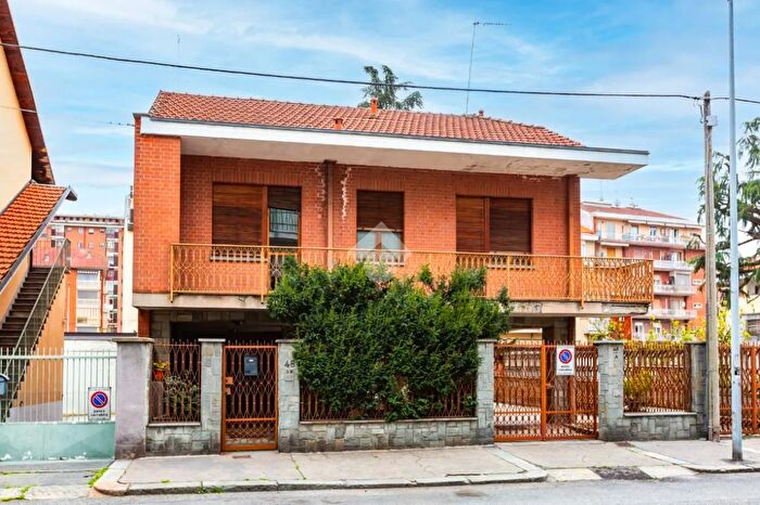 Casa con 5 locali in vendita in Via Cogne, Torino