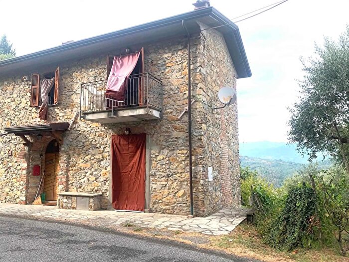 Casa quadrilocale in vendita in Aulla