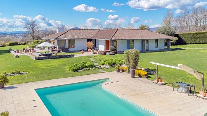 Casa con 8 locali in vendita in Colverde