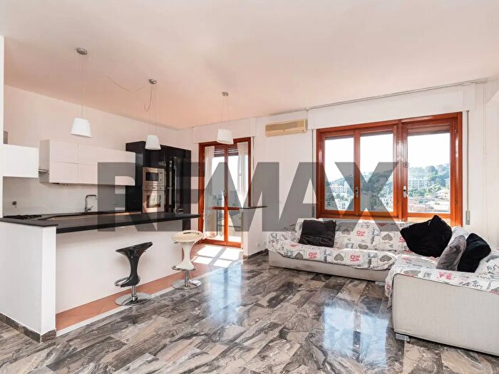 Appartamento con 5 locali in vendita in Via Pian di Forno, Genova