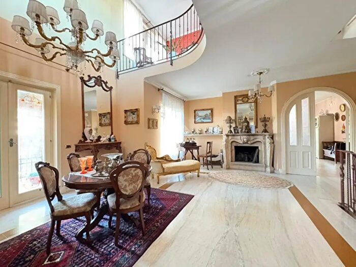 Casa con 10 locali in vendita in Viale Salvatore di Giacomo, SantAnastasia