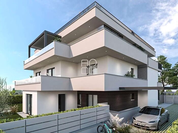 Appartamento trilocale in vendita in Via San Benedetto, Desenzano Del Garda