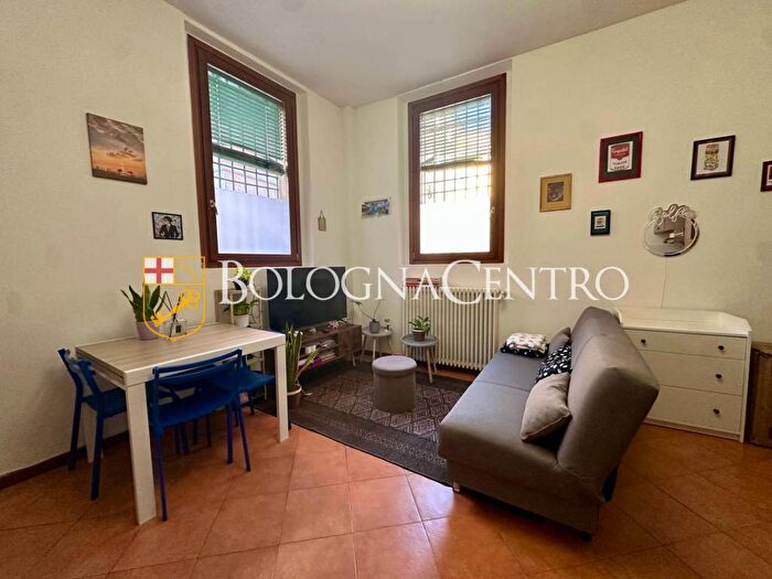 Appartamento bilocale in affitto in Via De Griffoni, Centro Storico, Bologna