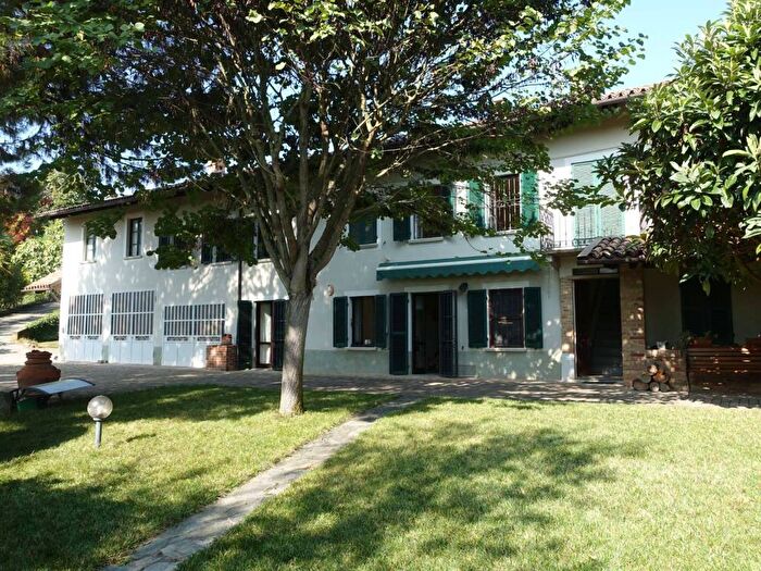 Casa con 6 locali in vendita in Montaldo Scarampi