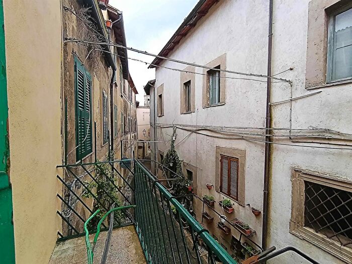 Appartamento trilocale in vendita in Via Regina Margherita Tarano, Tarano