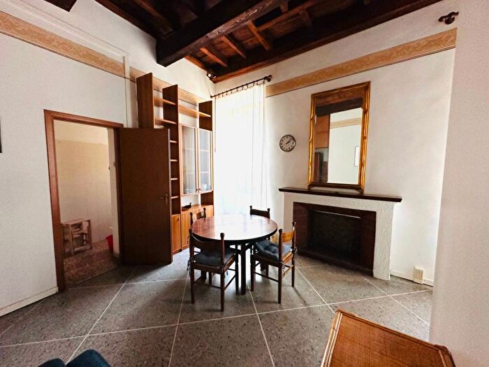 Appartamento trilocale in affitto in Via Giuseppe Garibaldi, Centro Storico, Ferrara